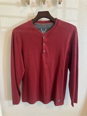 Salute pebble beach Men's Long-Sleeve Henley Shirt in Burgundy by Alcott